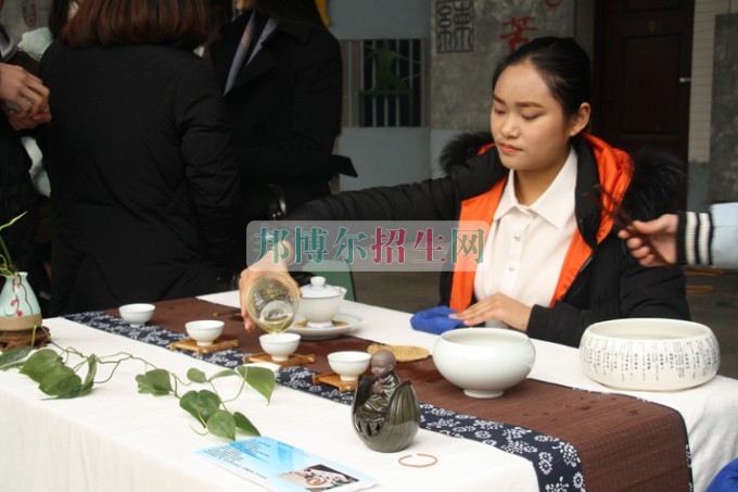 天府新區(qū)成人中等專業(yè)學(xué)校“美好新區(qū)，千年廣都”