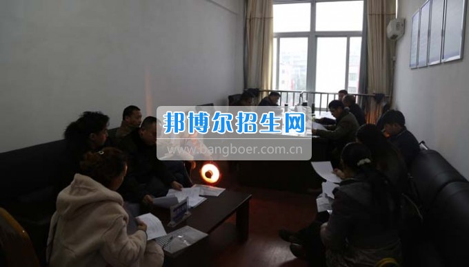 四川省古藺縣職業(yè)高級(jí)中學(xué)校集智匯力，全力推進(jìn)依法治校