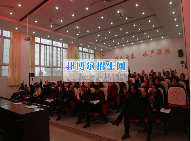 四川省古藺縣職業(yè)高級(jí)中學(xué)校集智匯力，全力推進(jìn)依法治校