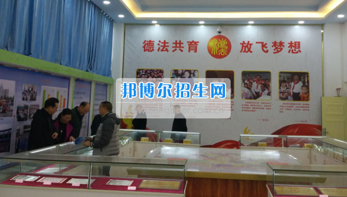 儀隴縣教育局長一行赴天坤四川省古藺縣職業(yè)高級(jí)中學(xué)校參觀考察