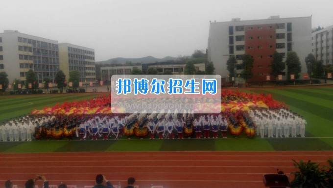 南充信息工程職業(yè)學(xué)校學(xué)生參加2017年南充市中職學(xué)生田徑運(yùn)動會