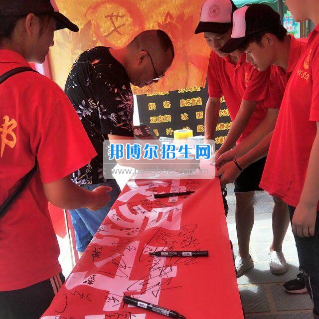 貴州大學(xué)科技學(xué)院暑期社會(huì)實(shí)踐服務(wù)團(tuán)好花紅分隊(duì)深入九門(mén)村、金田村、好花紅村開(kāi)展禁毒防艾宣傳