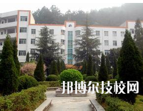 黔南民族衛(wèi)生學(xué)校2020年學(xué)費(fèi)、收費(fèi)多少