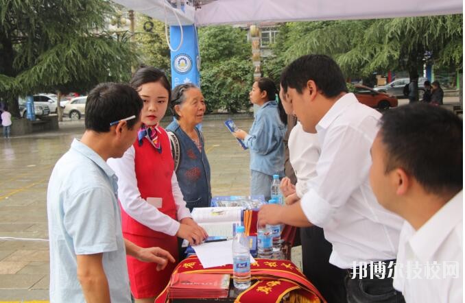六枝特區(qū)職業(yè)技術(shù)學(xué)校2020年報(bào)名條件、招生要求、招生對(duì)象