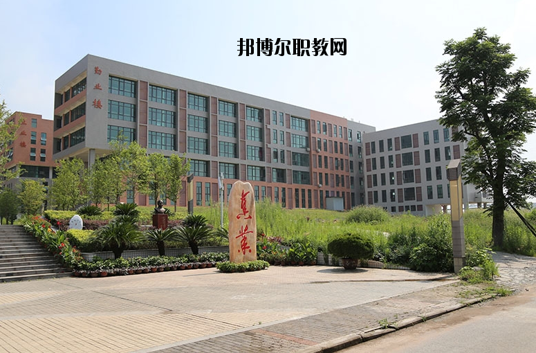 重慶榮昌區(qū)職業(yè)教育中心2020年報名條件、招生要求、招生對象
