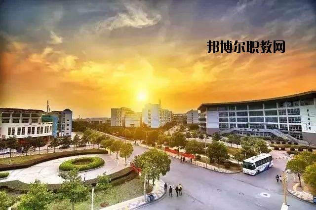 英山草盤職業(yè)中學(xué)怎么樣、好不好