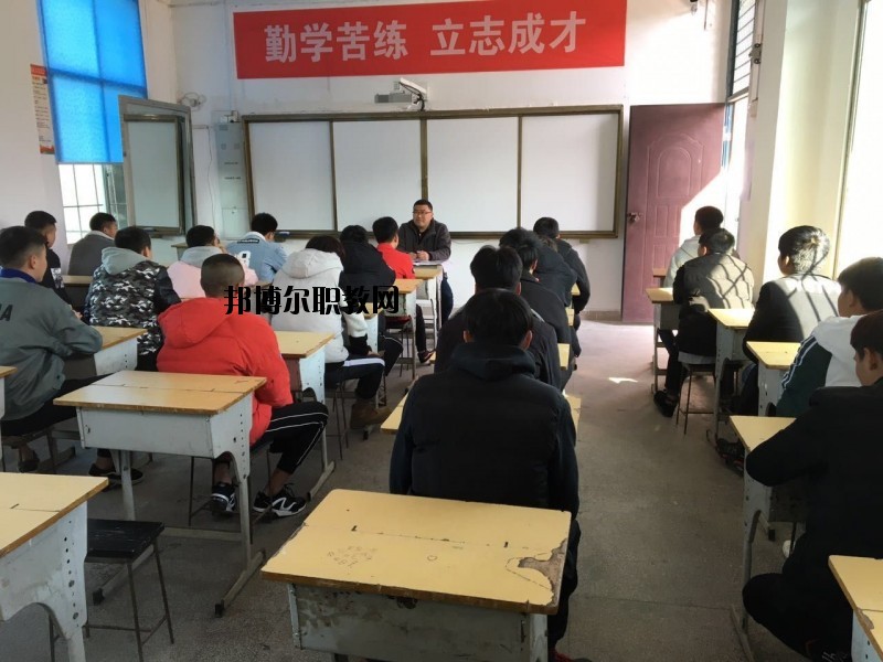 銅鼓縣職業(yè)中專學(xué)校2020年報(bào)名條件、招生要求、招生對象