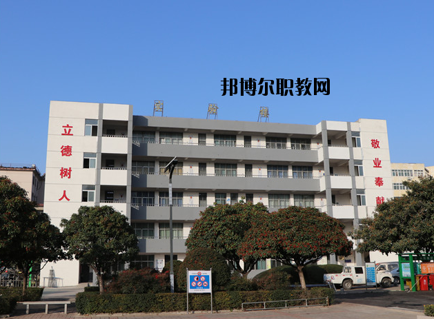 平頂山工業(yè)學(xué)校2021年報(bào)名條件、招生要求、招生對象