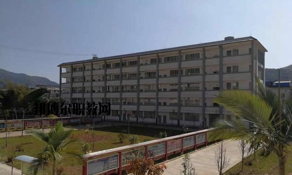 瀾滄縣職業(yè)高級中學2020年學費、收費多少