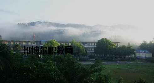 東興中等職業(yè)技術(shù)學(xué)校2020年報(bào)名條件、招生要求、招生對象 