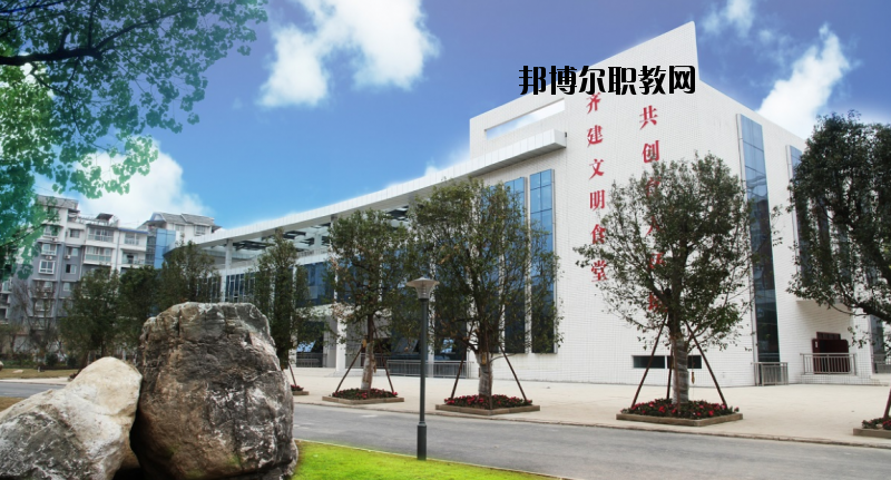 四川服裝藝術(shù)學校2020年報名條件、招生要求、招生對象
