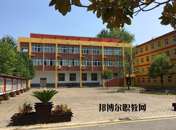 潁上信息工程學(xué)校2020年報名條件、招生要求、招生對象
