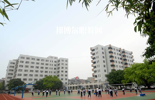 廣州醫(yī)藥職業(yè)學(xué)校2020年報名條件、招生要求、招生對象