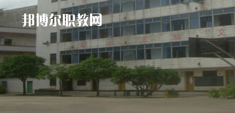 玉林市嶺南工業(yè)學(xué)校2020年報(bào)名條件、招生要求、招生對(duì)象