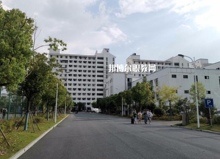 合肥經(jīng)貿(mào)旅游學校2020年報名條件、招生要求、招生對象