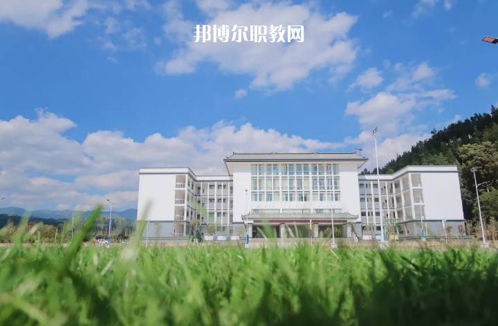 澄江縣職業(yè)高級中學2021年報名條件、招生要求、招生對象