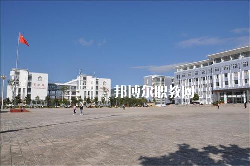 麗江民族中等專(zhuān)業(yè)學(xué)校2021年招生辦聯(lián)系電話(huà)