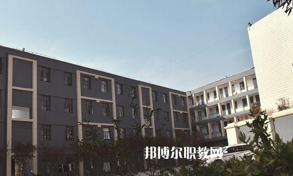 云南冶金高級(jí)技工學(xué)校2021年宿報(bào)名條件、招生要求、招生對(duì)象