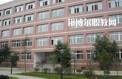 六盤水現(xiàn)代職業(yè)技術(shù)學校2022年報名條件、招生要求、招生對象