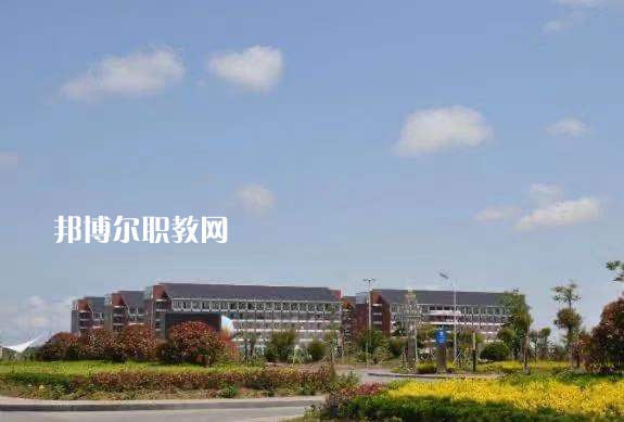 龍陵縣職業(yè)高級(jí)中學(xué)2022年報(bào)名條件、招生要求、招生對(duì)象