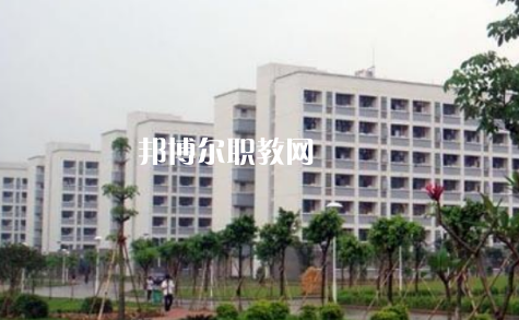 西雙版納經(jīng)濟(jì)管理職業(yè)學(xué)校2022年學(xué)費(fèi)、收費(fèi)多少