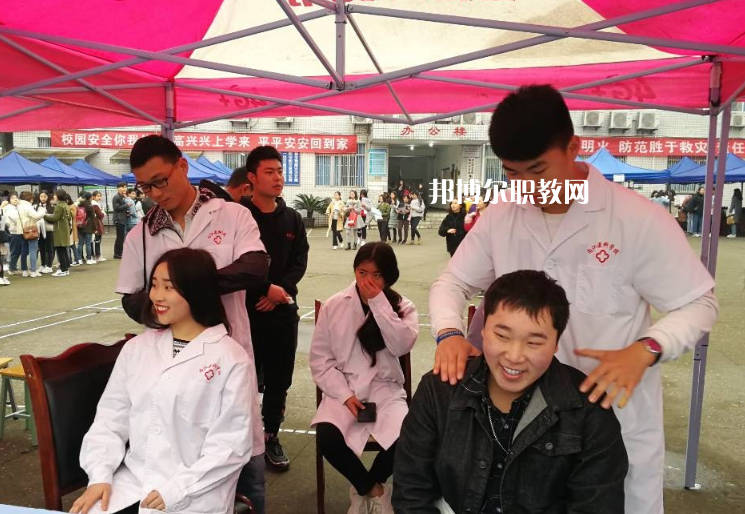 四川內(nèi)江醫(yī)科學(xué)校2022年報(bào)名條件、招生要求、招生對(duì)象