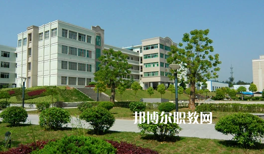 曲靖工商學校職業(yè)技術學校2022年招生簡章