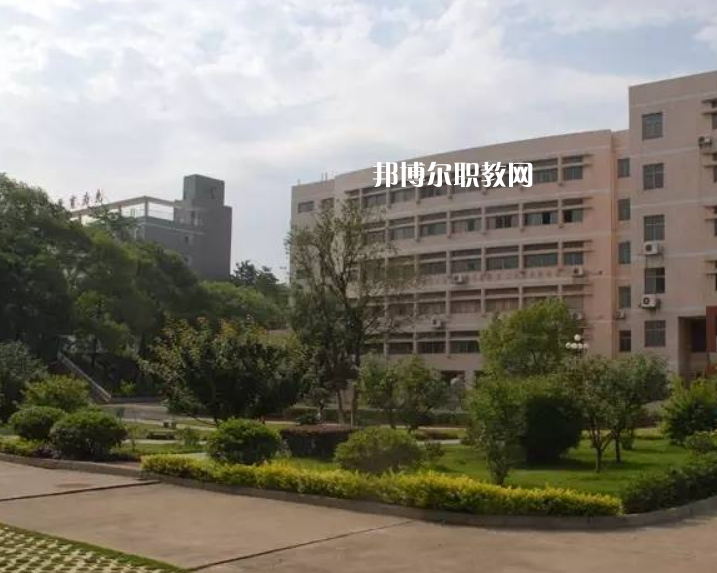 曲靖工商職業(yè)技術(shù)學(xué)校2022年學(xué)費(fèi)、收費(fèi)多少