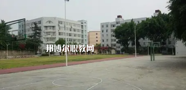 曲靖麒麟職業(yè)技術學校2022年招生辦聯系電話