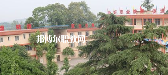 樂(lè)山商務(wù)技工學(xué)校2022年學(xué)費(fèi)、收費(fèi)多少