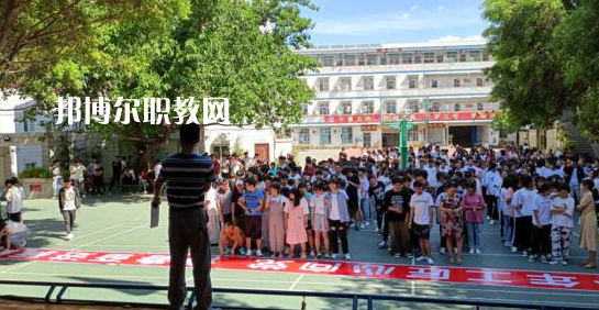 攀枝花商貿(mào)電子職業(yè)技術學校2022年招生錄取分數(shù)線