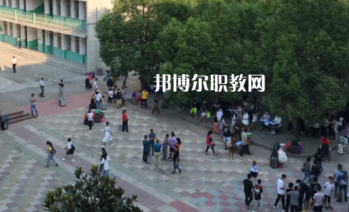 老河口職業(yè)技術(shù)學(xué)校2022年報(bào)名條件、招生要求、招生對(duì)象