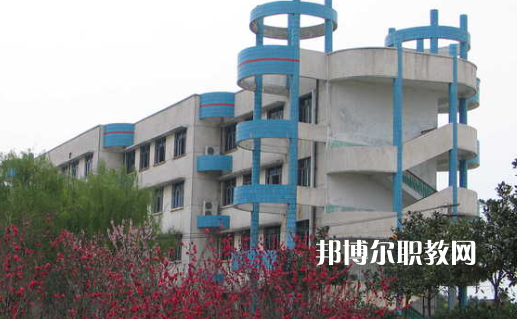 武漢第二高級(jí)技工學(xué)校2022年報(bào)名條件、招生要求、招生對(duì)象