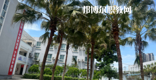 成都光華技工學(xué)校地址在哪里，哪個(gè)地區(qū)，哪個(gè)城市?