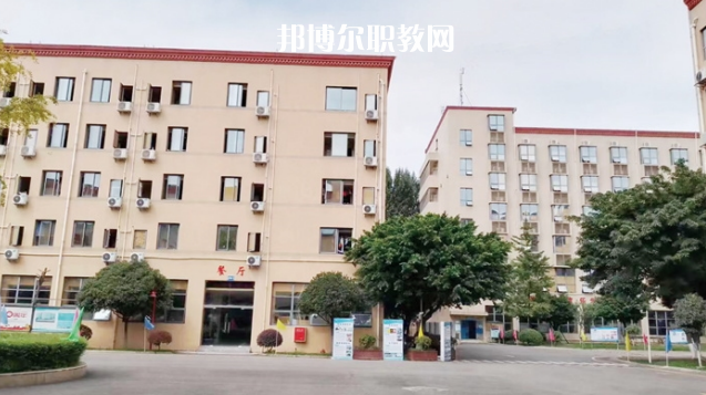 四川科華高級(jí)技工學(xué)校醫(yī)藥衛(wèi)生類對(duì)口高考班地址在哪里，哪個(gè)地區(qū)，哪個(gè)城市?