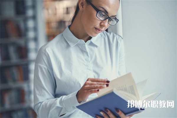 湖北哪里的職業(yè)學(xué)校能讀航空服務(wù)專業(yè)