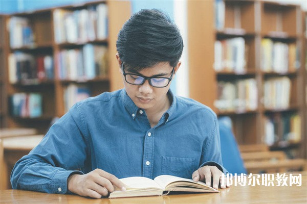 湖北哪里的中職學校能讀英語教育專業(yè)