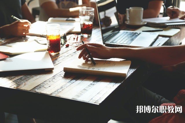 湖北哪里的中專學(xué)校能讀英語(yǔ)教育專業(yè)