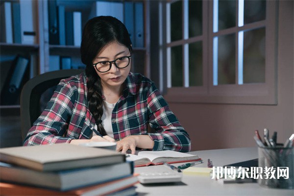 湖北哪里的中專學校能讀旅游與酒店管理專業(yè)