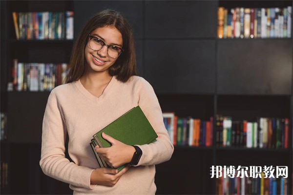 湖北哪里的中職學(xué)校能讀汽車修理與駕駛專業(yè)