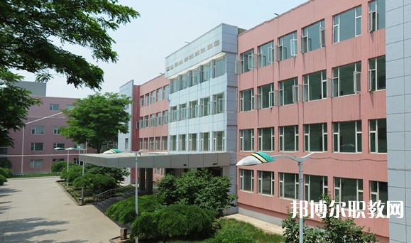 2025山西省潞安職業(yè)中等專業(yè)學(xué)校招生計(jì)劃 招生人數(shù)是多少(附要求、條件、對(duì)象)