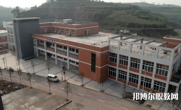 自貢2025年鐵路學(xué)校中專升大?？际裁? width=